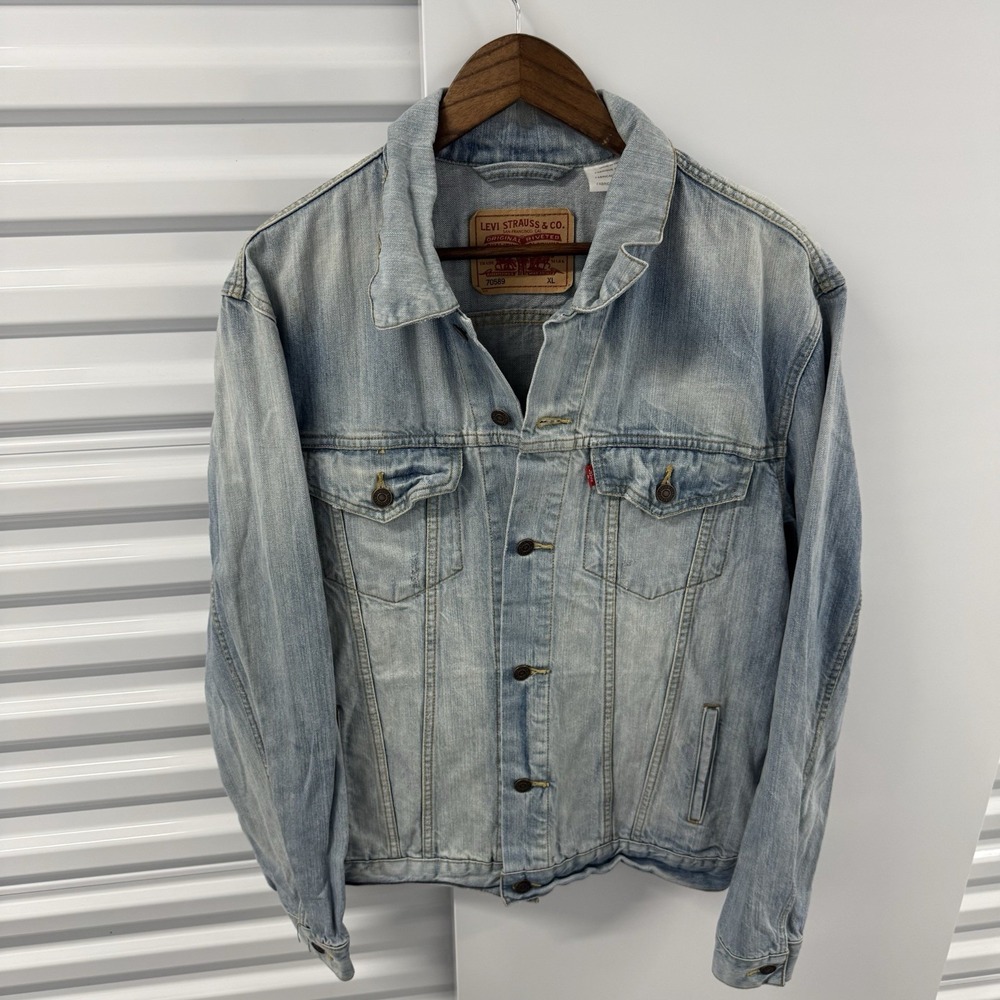 Levi's 70589 Women's XL‎ Denim Trucker Jacket Light Wash Distressed Red Tab
